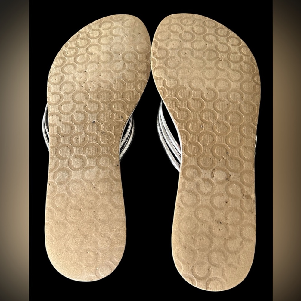 Coach Molly Tan Silver Metallic Leather Heart Sandals Flip Flops Size 7.5 - Picture 4 of 4